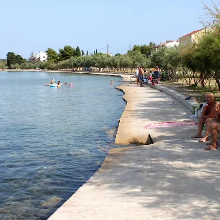 Πανσιόν Triple Mrljane 327a