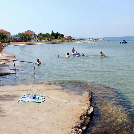 Πανσιόν Triple Mrljane 327a 3*