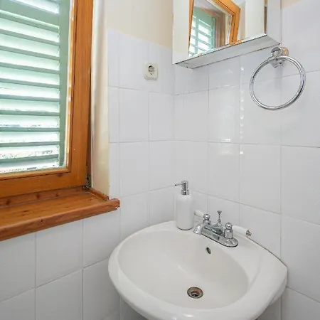 Triple Mrljane 327a Πανσιόν