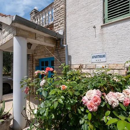 Gasthof Triple Mrljane 327a 3*