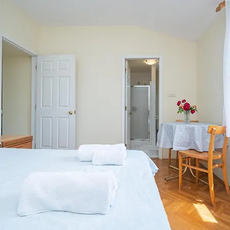 Triple Mrljane 327a Guest house 3*