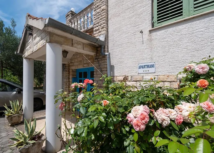 Gasthof Triple Mrljane 327a 3*