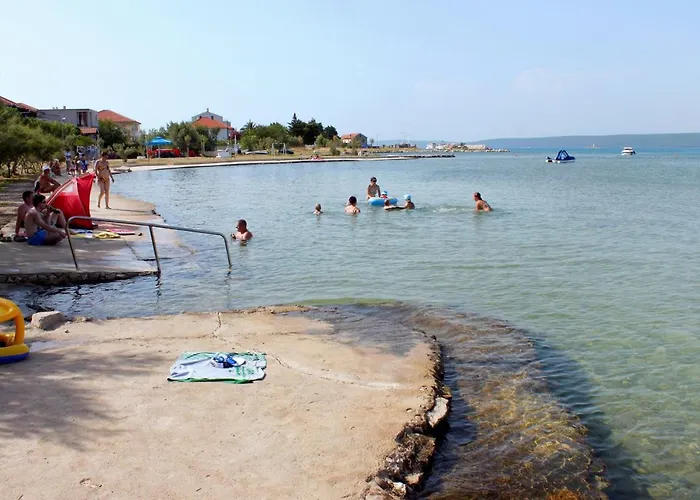 게스트하우스 Triple Mrljane 327a 3*